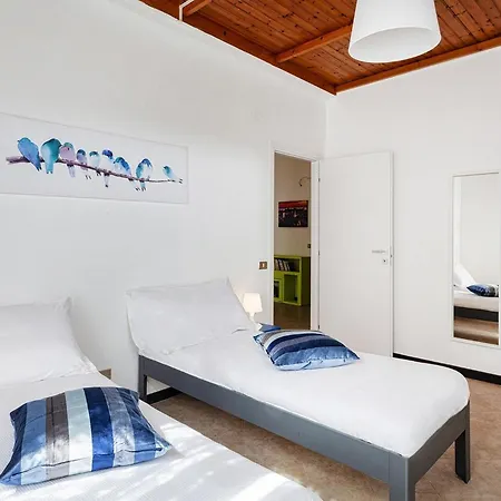 Guesthost - Metro Dinegro - Comfy