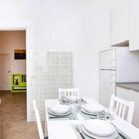 Guesthost - Metro Dinegro - Comfy Apartament